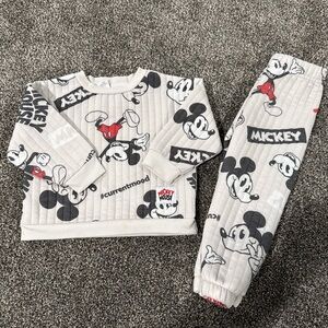 Disney Mickey Mouse Matching Set
